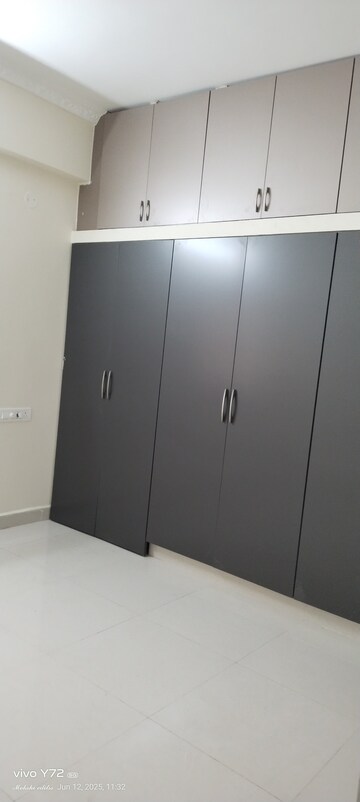 Furnished Amenities in 2 BHK Apartment at Pavani Laxmi Nivas, Madhapur – for Rent