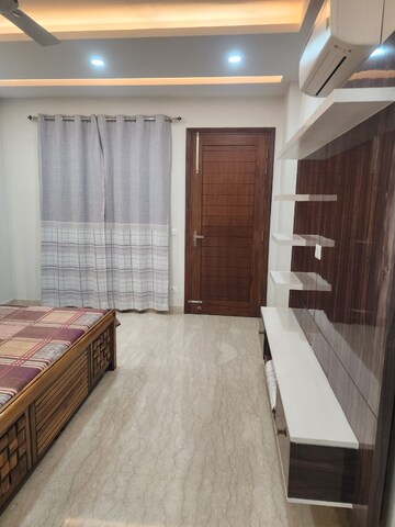 Room in 3 BHK Builder Floor at Sector 23 – for Rent