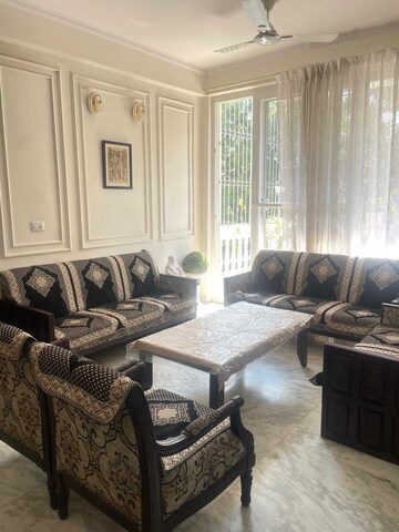 Living Room in 3 BHK Builder Floor at Sector 23 – for Rent
