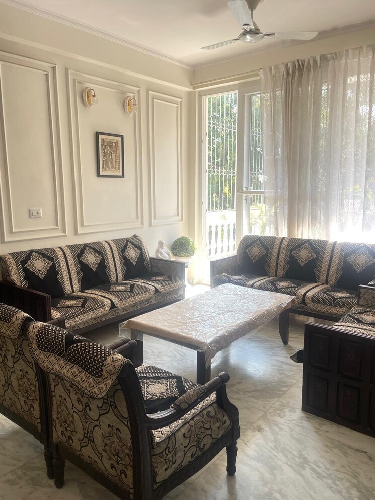 Living Room, sector 23 3 Bedroom 2668 Sq.Ft. Builder Floor In Sector 23 Gurgaon 8809547