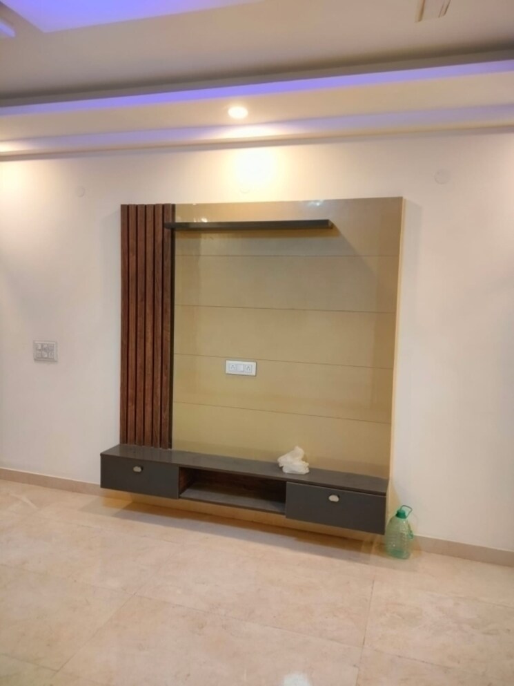 Room, sector 23 3 Bedroom 294 Sq.Yd. Builder Floor In Sector 23 Gurgaon 8809550