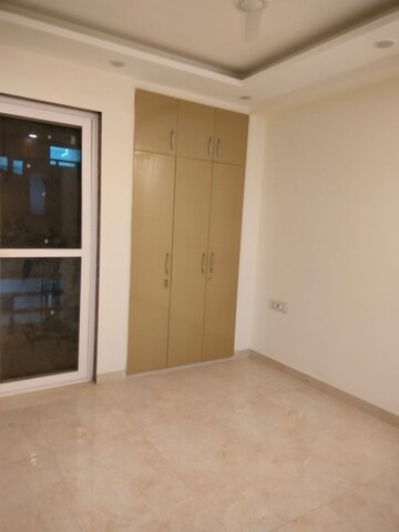 Room in 3 BHK Builder Floor at Sector 23 – for Rent