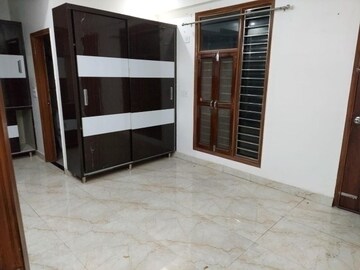 Room in 3 BHK Builder Floor at Palam Vihar – for Rent
