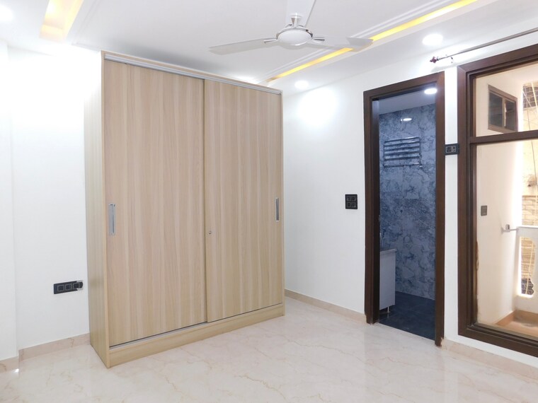 Room, greater kailash i 3 Bedroom 208 Sq.Yd. Builder Floor In Greater Kailash I Delhi 8809573