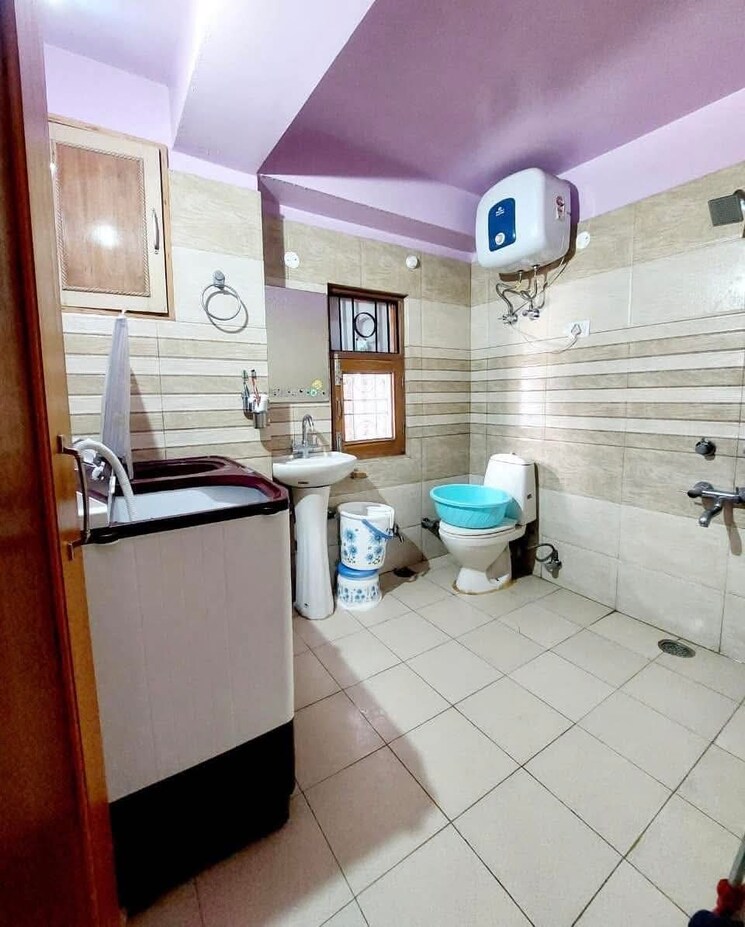 Attached Bathroom, panthaghati 4 Bedroom 1200 Sq.Ft. Apartment In Panthaghati Shimla 8809593