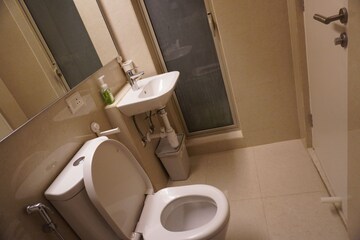 Bathroom in 2 BHK Apartment at Hiranandani Estate – for Rent