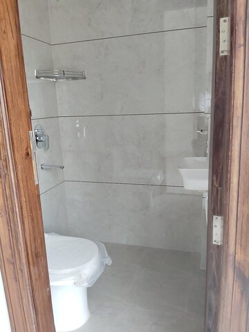 Bathroom in 1 RK Builder Floor at Sector 46 – for Rent