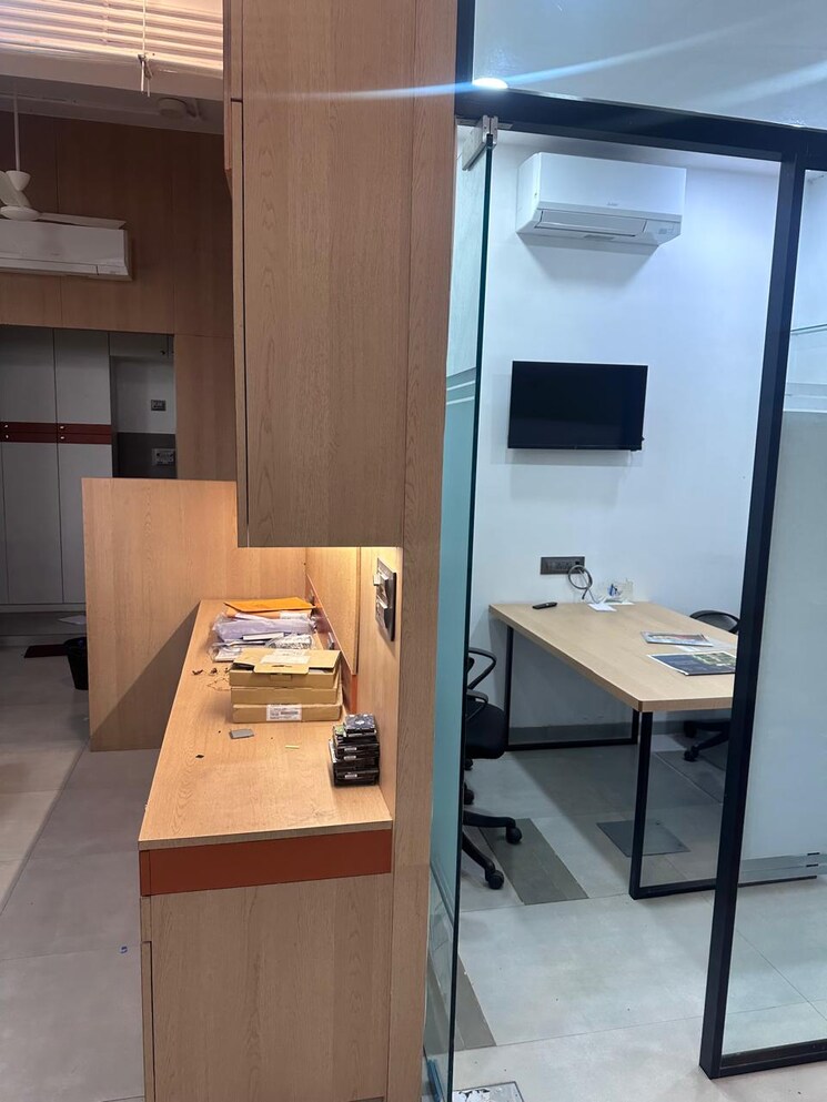 Team Area, mspace Commercial Office Space 710 Sq.Ft. In Goregaon West Mumbai 8809654