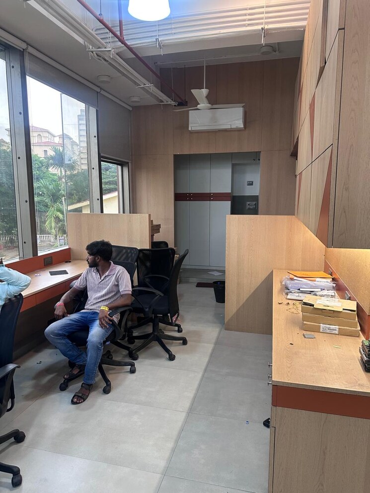 Team Area, mspace Commercial Office Space 710 Sq.Ft. In Goregaon West Mumbai 8809654