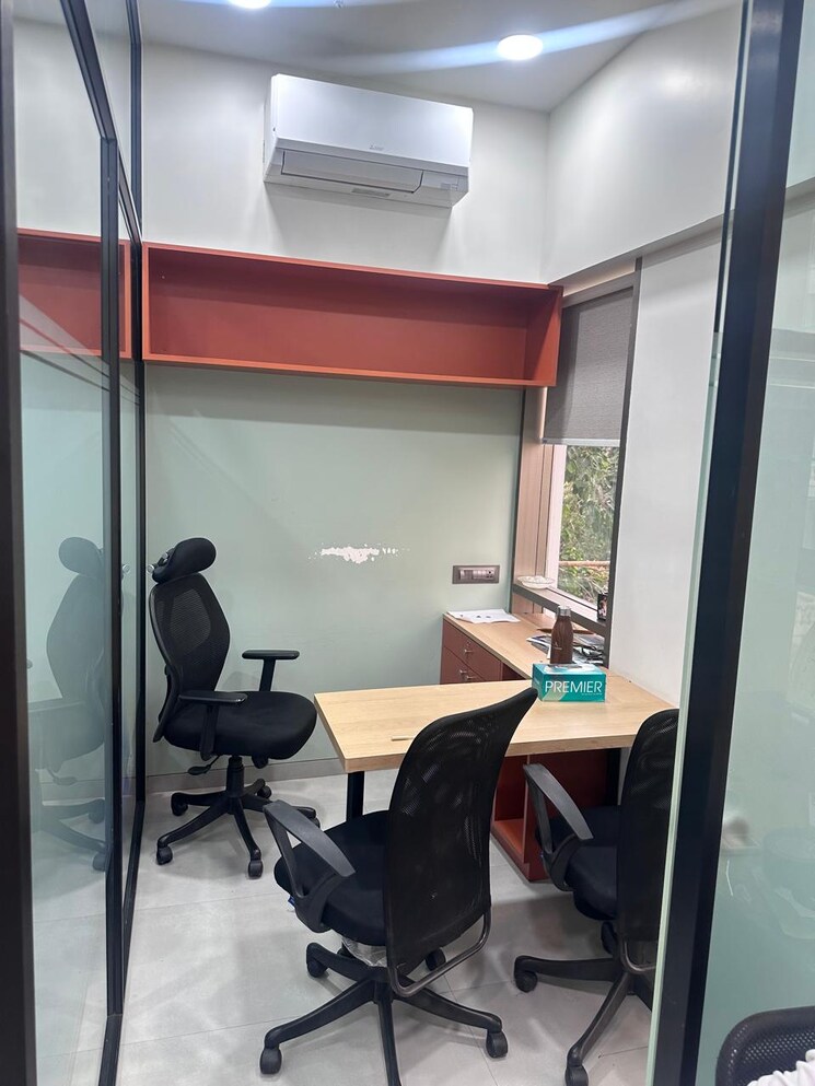 Team Area, mspace Commercial Office Space 710 Sq.Ft. In Goregaon West Mumbai 8809654