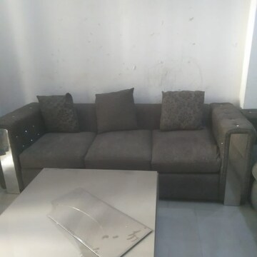 Living Room in 3.5 BHK Apartment at Parker Residency, New Tara Nagar – for Sale