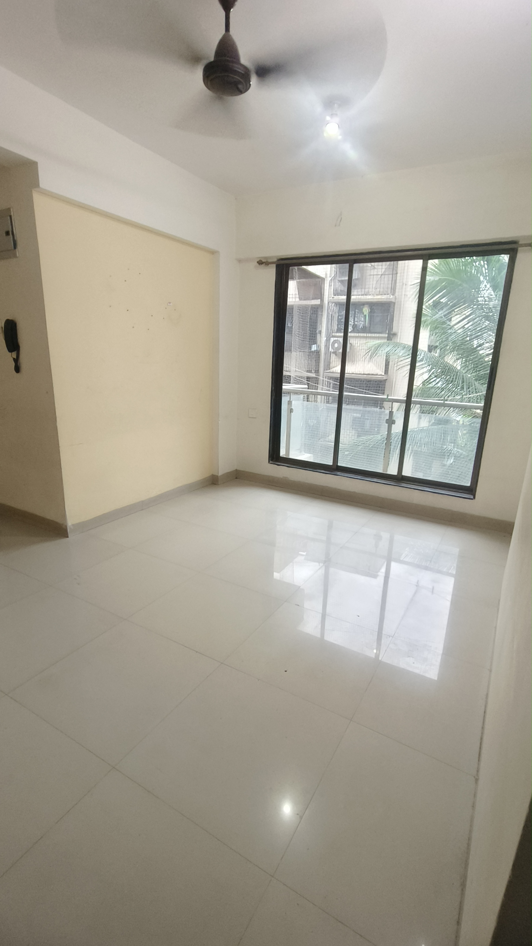 1 BHK 450 Sq.Ft. Apartment in Hirani Haze Apartment