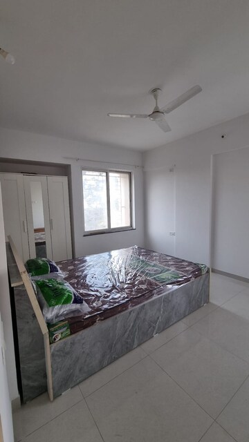 Bedroom in 3.5 BHK Apartment at Kundan Divine, Wanwadi – for Rent