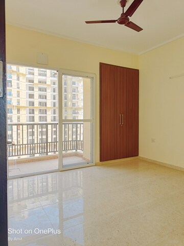 Room in 3 BHK Apartment at Dasnac The Jewel, Sector 75 – for Rent