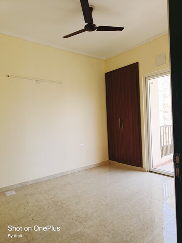 Room in 3 BHK Apartment at Dasnac The Jewel, Sector 75 – for Rent