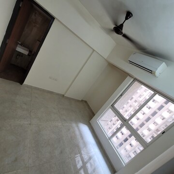 1 BHK Apartment For Rent in Lodha Amara, Kolshet Road