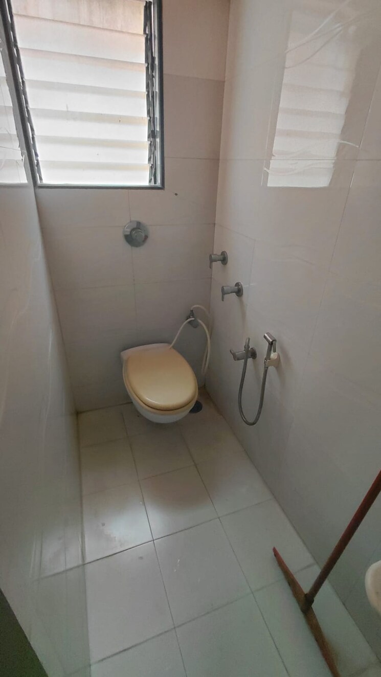 Bathroom, hill-garden 2 Bedroom 1500 Sq.Ft. Villa In Manpada Thane 8809525