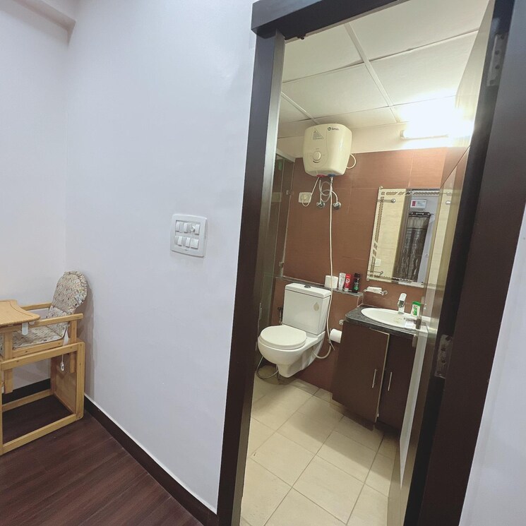 Bathroom, mahagun-moderne 3 Bedroom 1435 Sq.Ft. Apartment In Sector 78 Noida 8809796