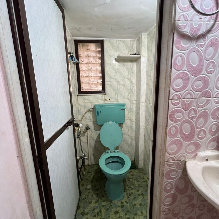 Bathroom, sai-baba-complex-goregaon 1 Bedroom 420 Sq.Ft. Apartment In Gokuldham Colony Mumbai 8809813