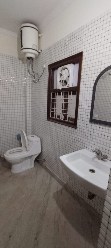 Master Bedroom in 2 BHK Builder Floor at SS Southend Floors, South City 2 – for Rent