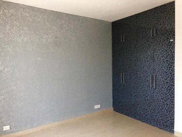 Room in 4 BHK Builder Floor at Puri Vip Floors, Sector 81 – for Rent