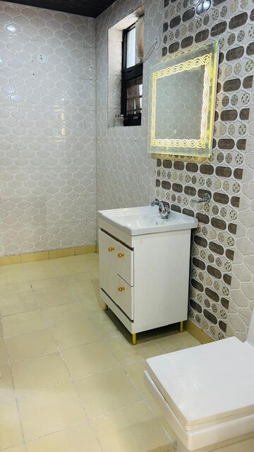 Bathroom in 4 BHK Builder Floor at Green Fields Colony – for Rent