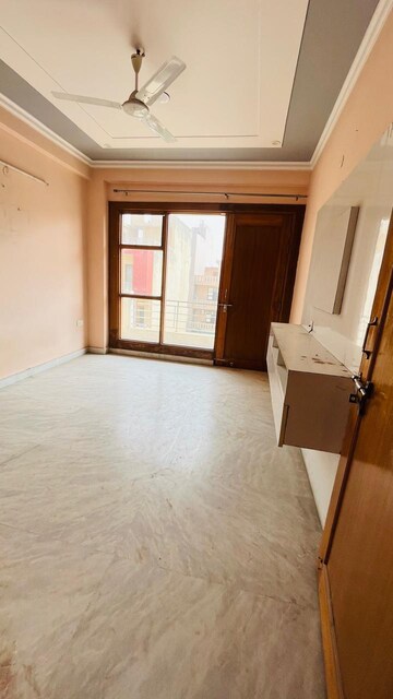 Room in 3 BHK Builder Floor at Sector 46 – for Rent