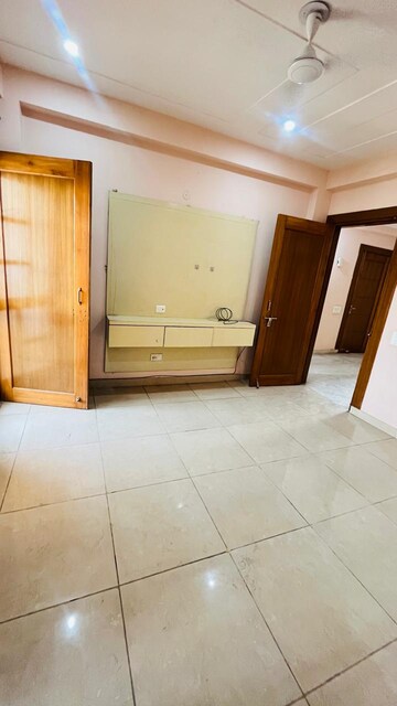 Room in 3 BHK Builder Floor at Sector 46 – for Rent
