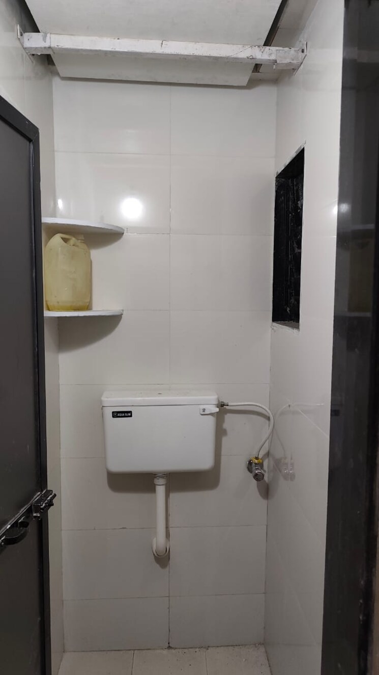 Bathroom, shruti-chs-kopar 2 Bedroom 1200 Sq.Ft. Apartment In Kopar Khairane Navi Mumbai 8809939