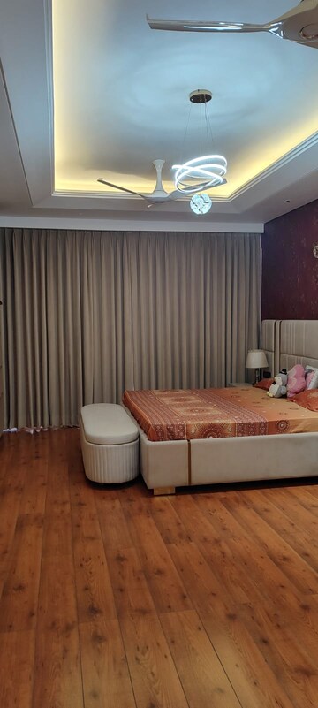 Bedroom in 4 BHK Builder Floor at SS Southend Floors, South City 2 – for Rent