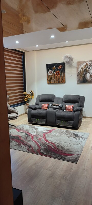 Bedroom in 4 BHK Builder Floor at SS Southend Floors, South City 2 – for Rent