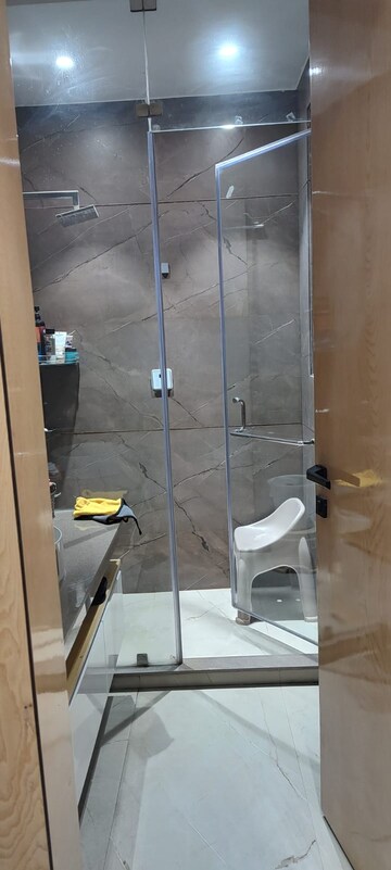Bathroom in 4 BHK Builder Floor at SS Southend Floors, South City 2 – for Rent