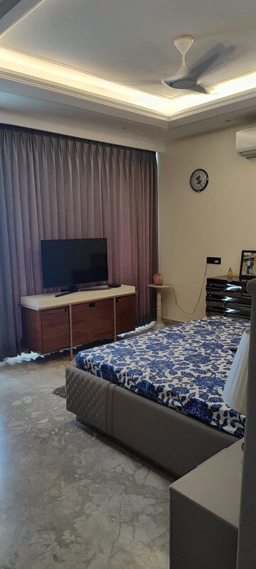 Bedroom in 4 BHK Builder Floor at SS Southend Floors, South City 2 – for Rent