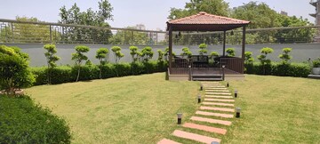 4 BHK Builder Floor – Garden View at SS Southend Floors, South City 2 - for Rent