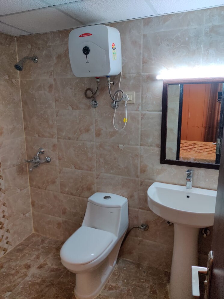 Bathroom, supertech-czar-suites Studio 455 Sq.Ft. Apartment In Omicron I Greater Noida Greater Noida 8809934