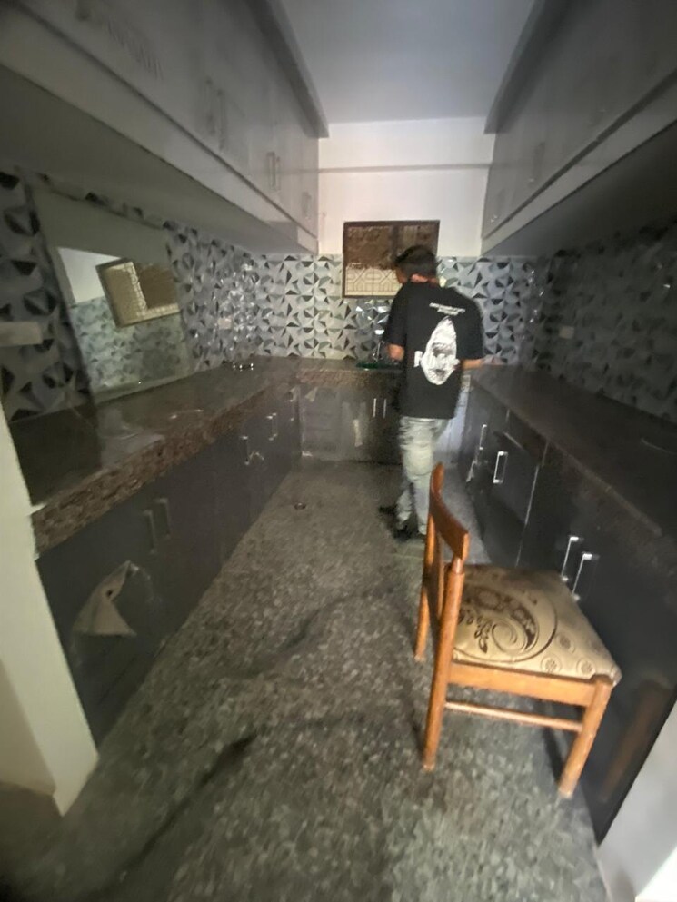  Parking, sector 116 1 Bedroom 500 Sq.Ft. Independent House In Sector 116 Noida 8810025