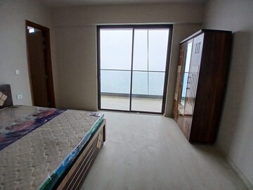 Room in 3 BHK Apartment at Unitech Escape, Sector 50 – for Rent