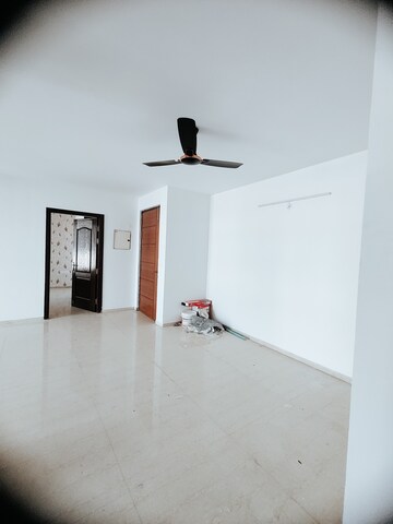Room in 3 BHK Apartment at Omaxe Royal Residency Faridabad, Sector 79 – for Rent