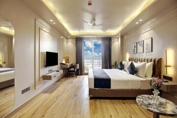 Living Room in 4 BHK Builder Floor at DLF The Icon, Dlf Phase V – for Rent