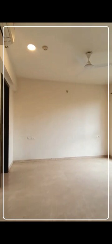 Room in 2 BHK Apartment at Hiranandani Atlantis, Powai – for Rent