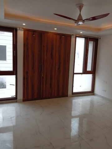 Room in 4 BHK Builder Floor at Saket – for Rent
