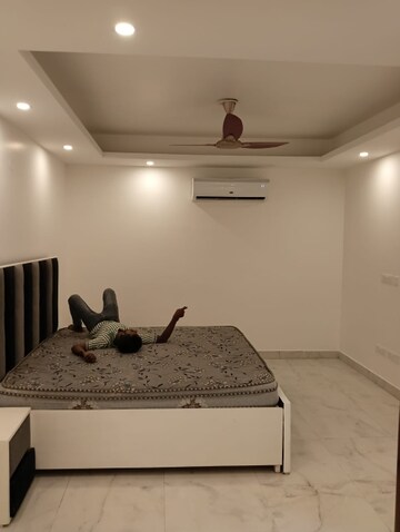 Room in 4 BHK Builder Floor at Saket – for Rent