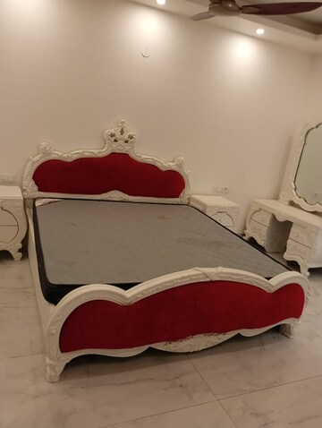 Furnished Amenities in 4 BHK Builder Floor at Saket – for Rent