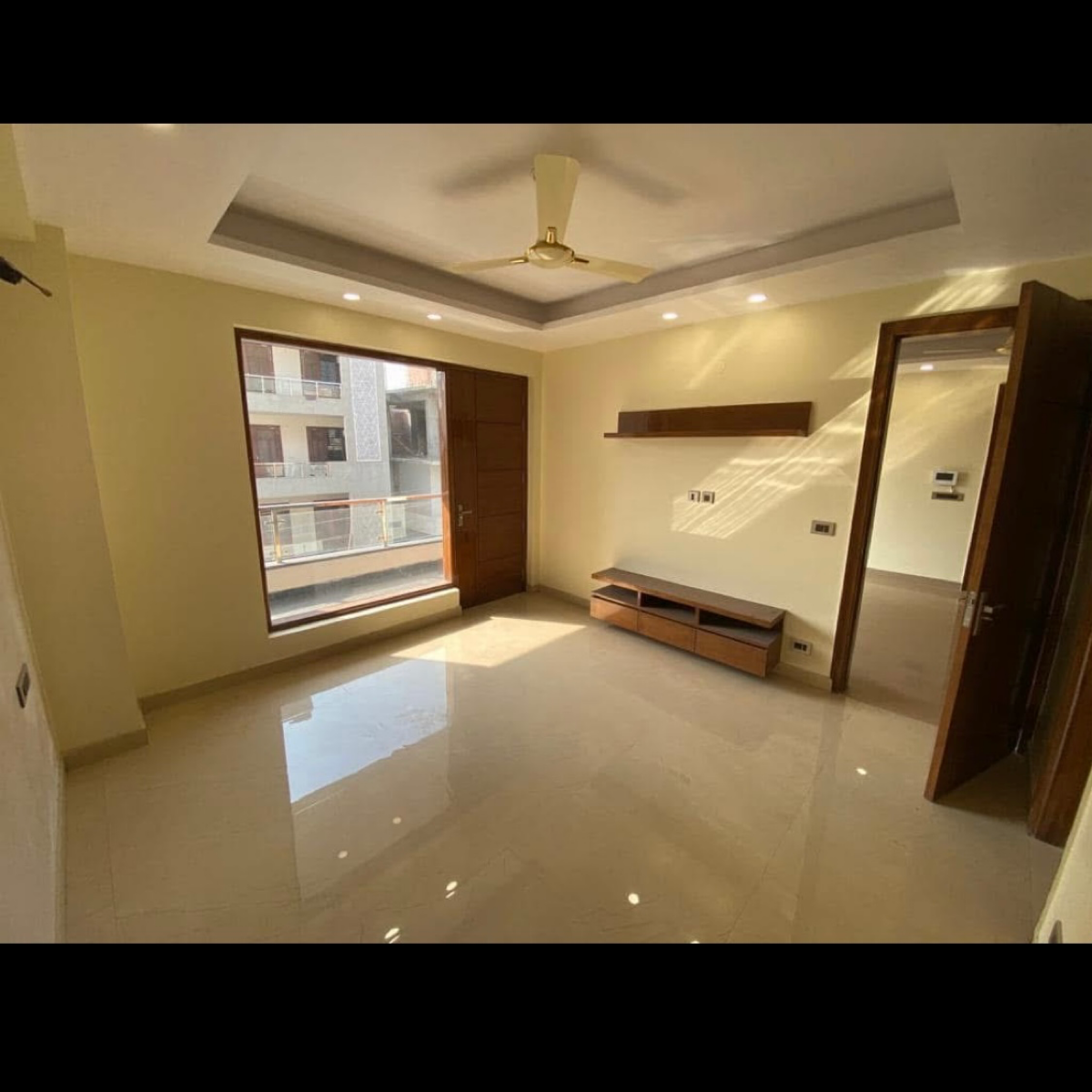 3 BHK + Pooja Room,Servant Room 204 Sq.Yd. Builder Floor in Sushant Lok 3