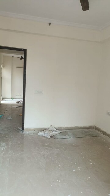 Room in 2 BHK Apartment at Gaurs Siddhartham, Siddharth Vihar – for Rent