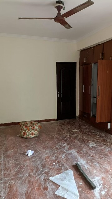 Room in 2 BHK Apartment at Gaurs Siddhartham, Siddharth Vihar – for Rent