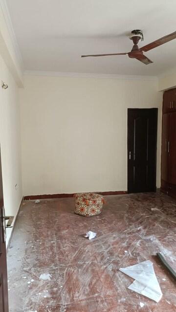 Room in 2 BHK Apartment at Gaurs Siddhartham, Siddharth Vihar – for Rent