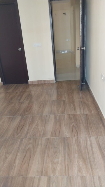 Room in 1.5 BHK Apartment at Techman Moti Residency, Raj Nagar Extension – for Sale