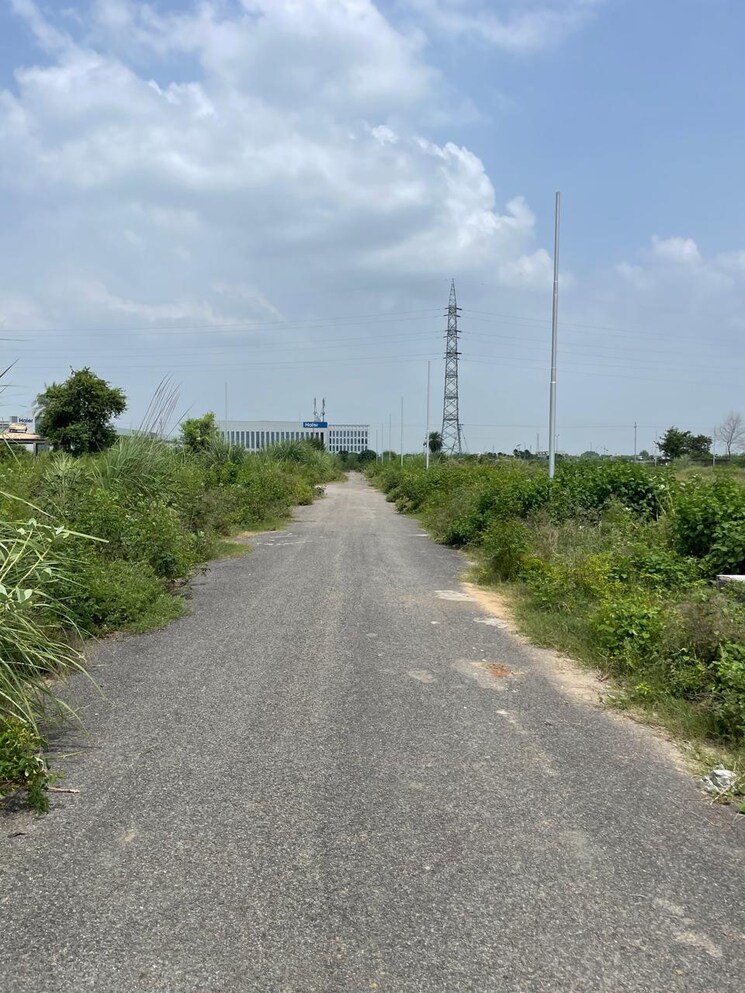 undefined, omicron iii greater noida  120 Sq.Mt. Plot In Omicron Iii Greater Noida Greater Noida 8810300