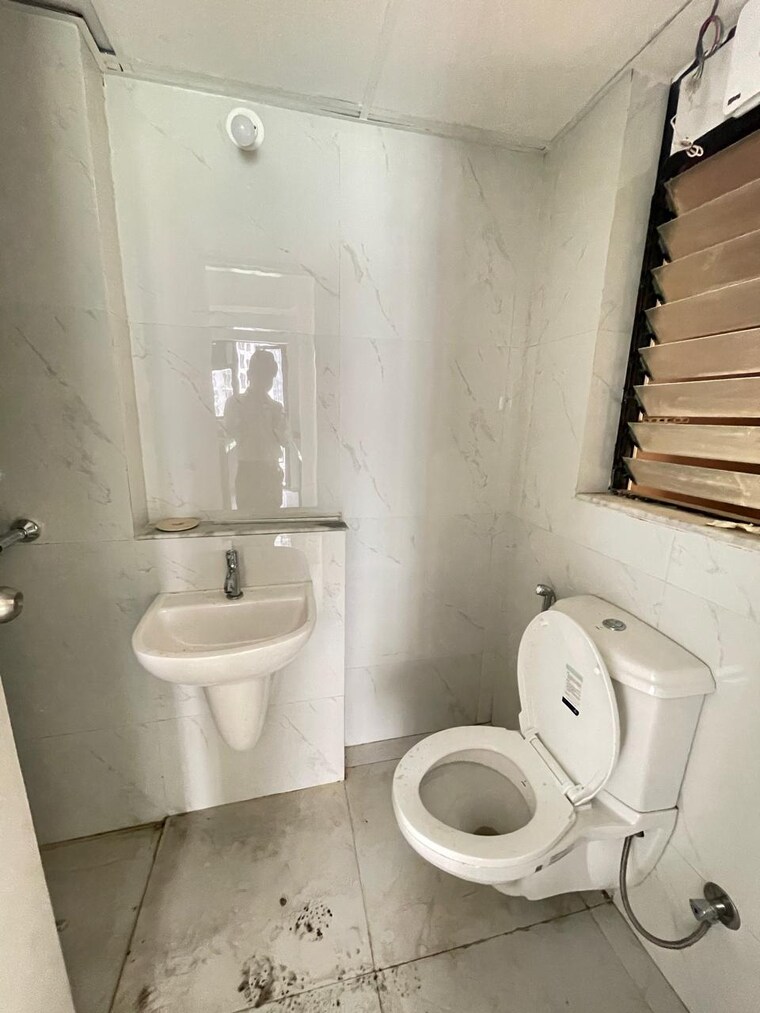 Bathroom, runwal-gardens-phase-i 1.5 Bedroom 565 Sq.Ft. Apartment In Dombivli East Thane 8810437